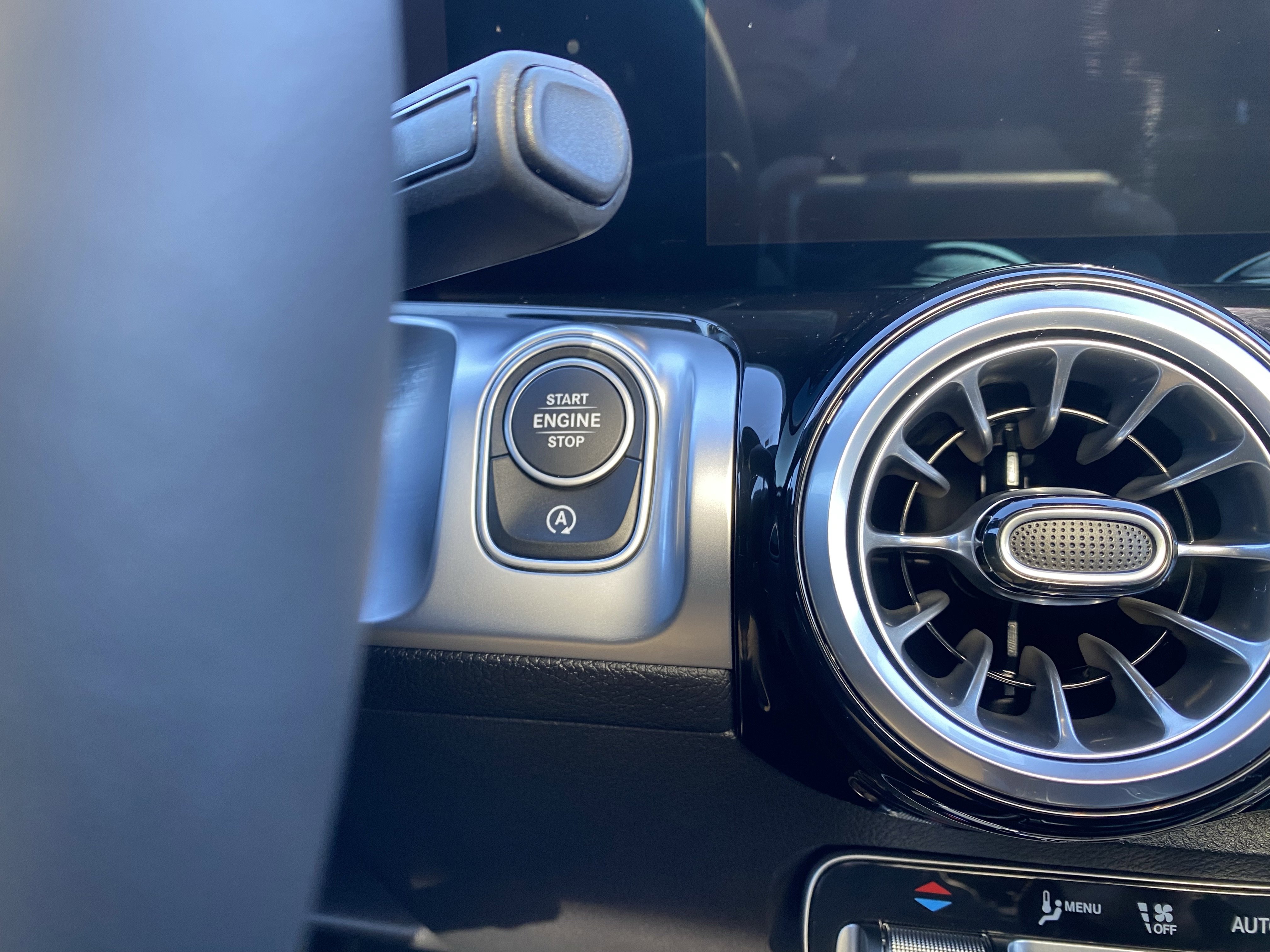 Used 2025 Mercedes-Benz GLB 250 4MATIC image 19