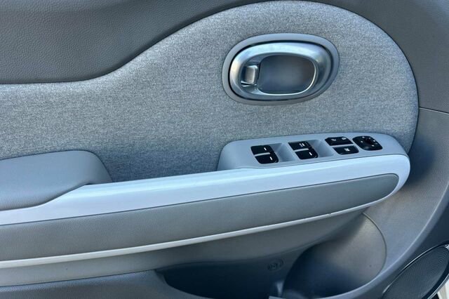 Used 2015 Kia Soul EV image 11