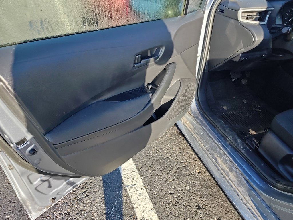 Used 2025 Toyota Corolla LE FWD image 5