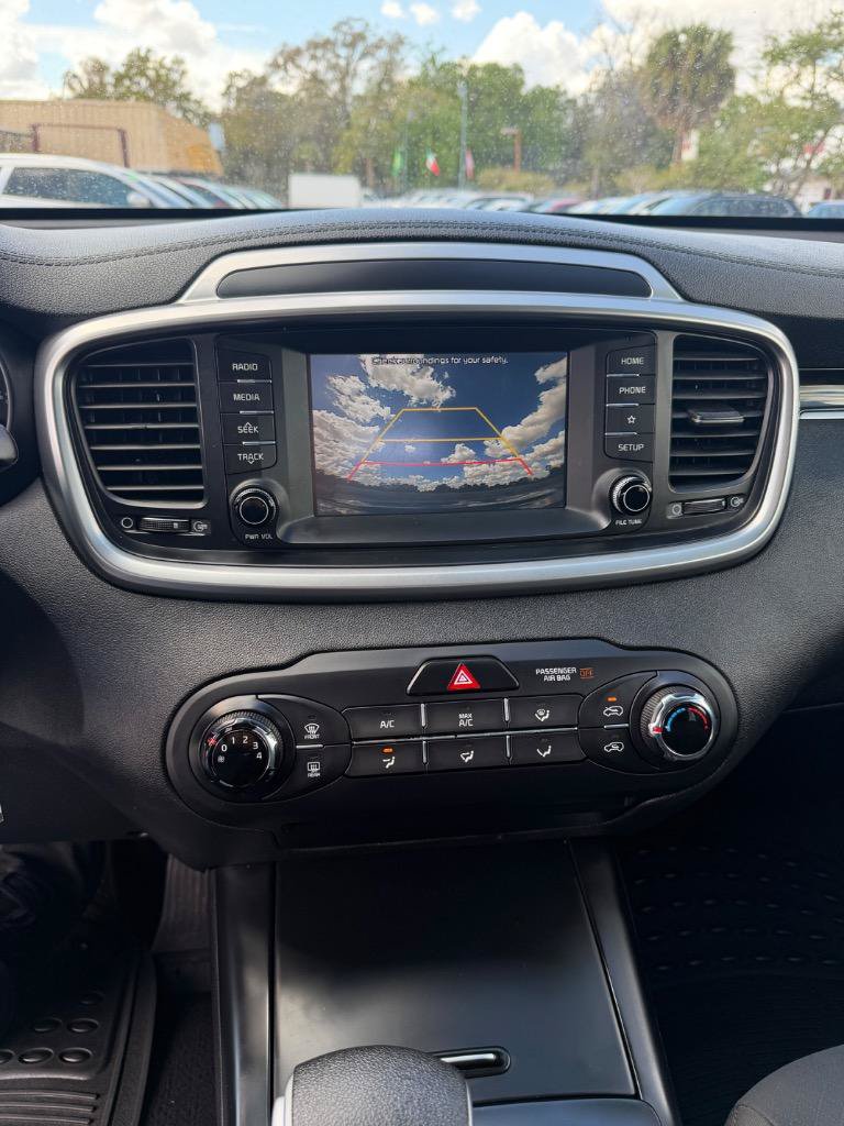 Used 2020 Kia Sorento LX FWD image 10
