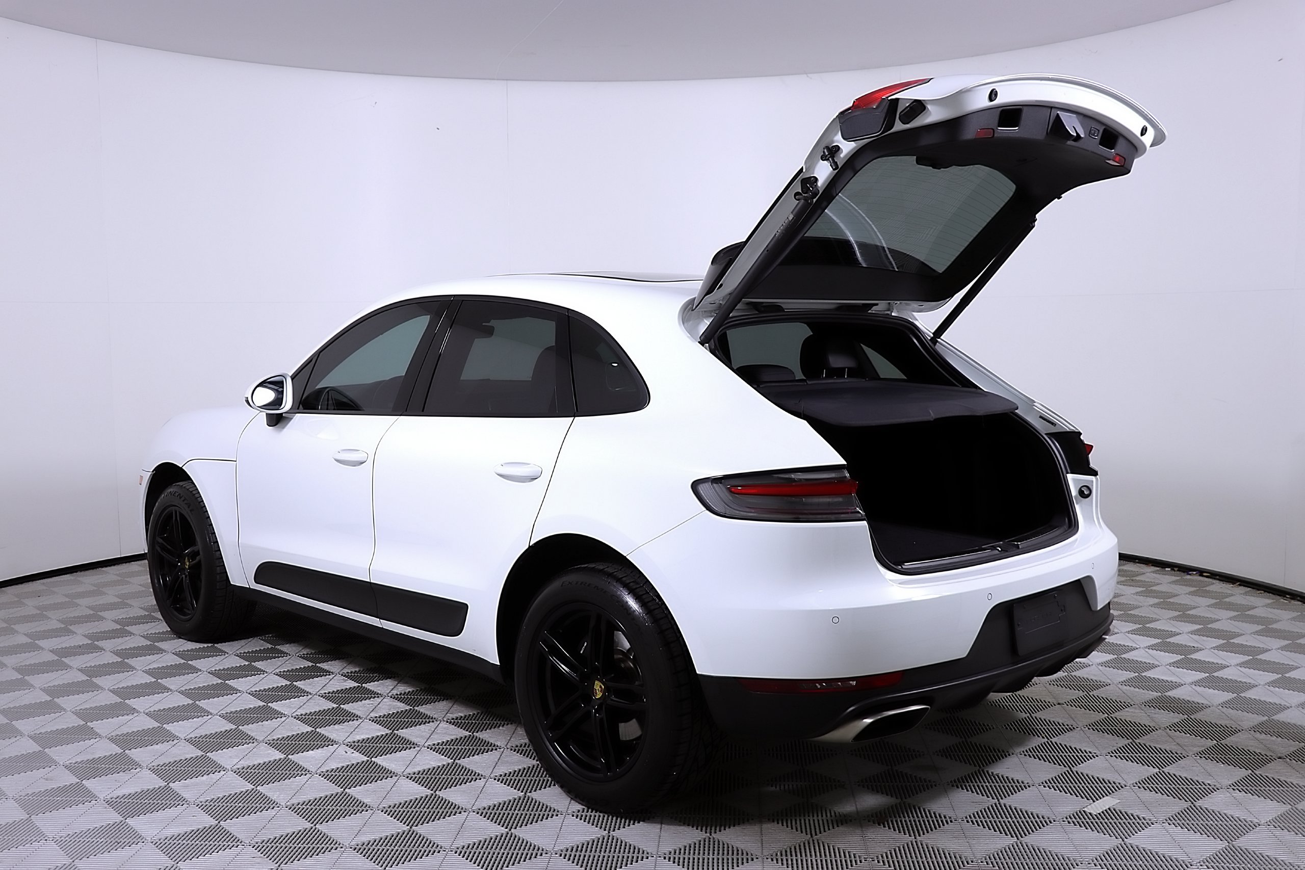 Used 2021 Porsche Macan AWD/4WD image 10