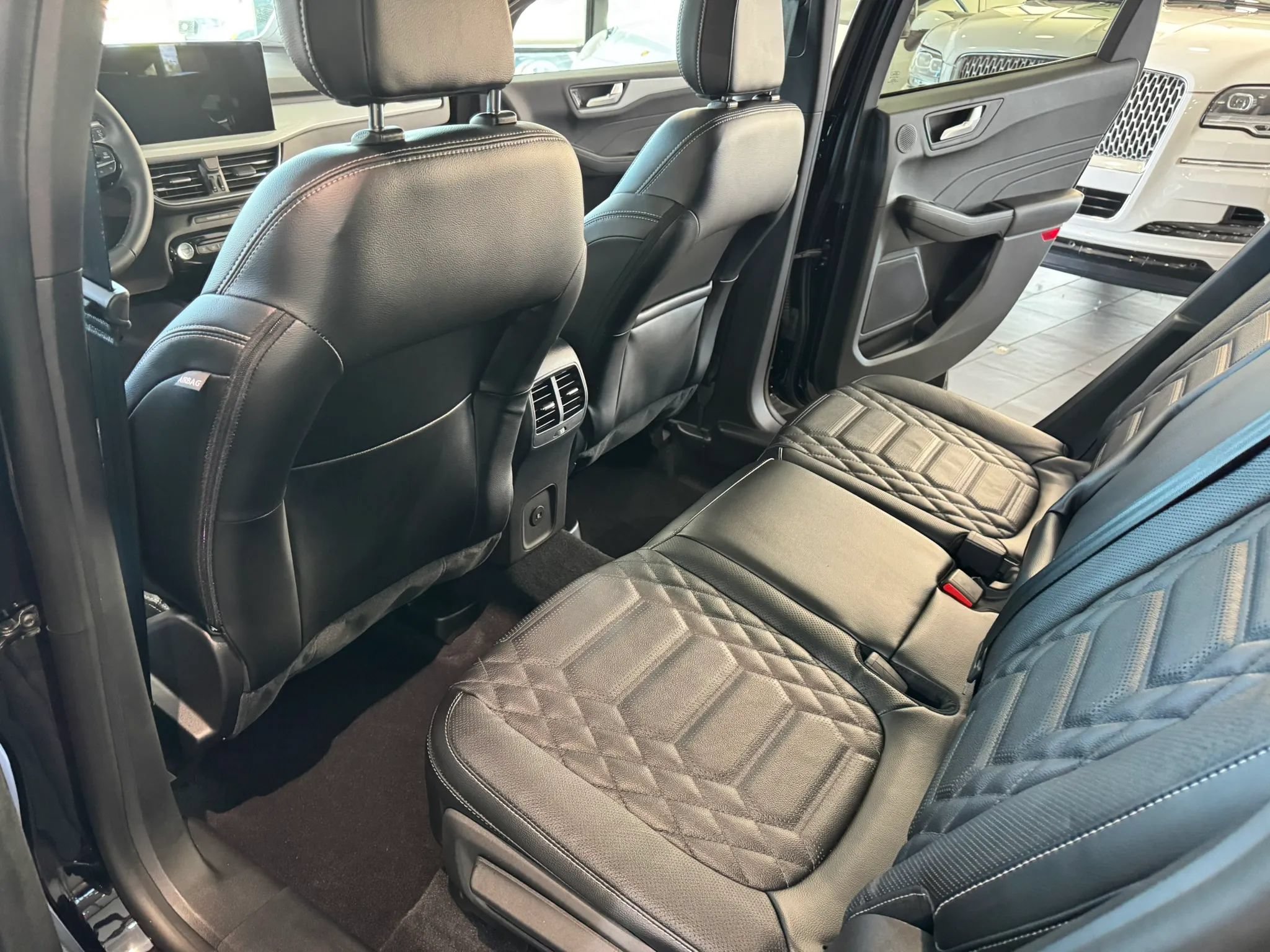 Used 2023 Ford Escape Platinum w/ Premium Technology Package AWD/4WD image 15