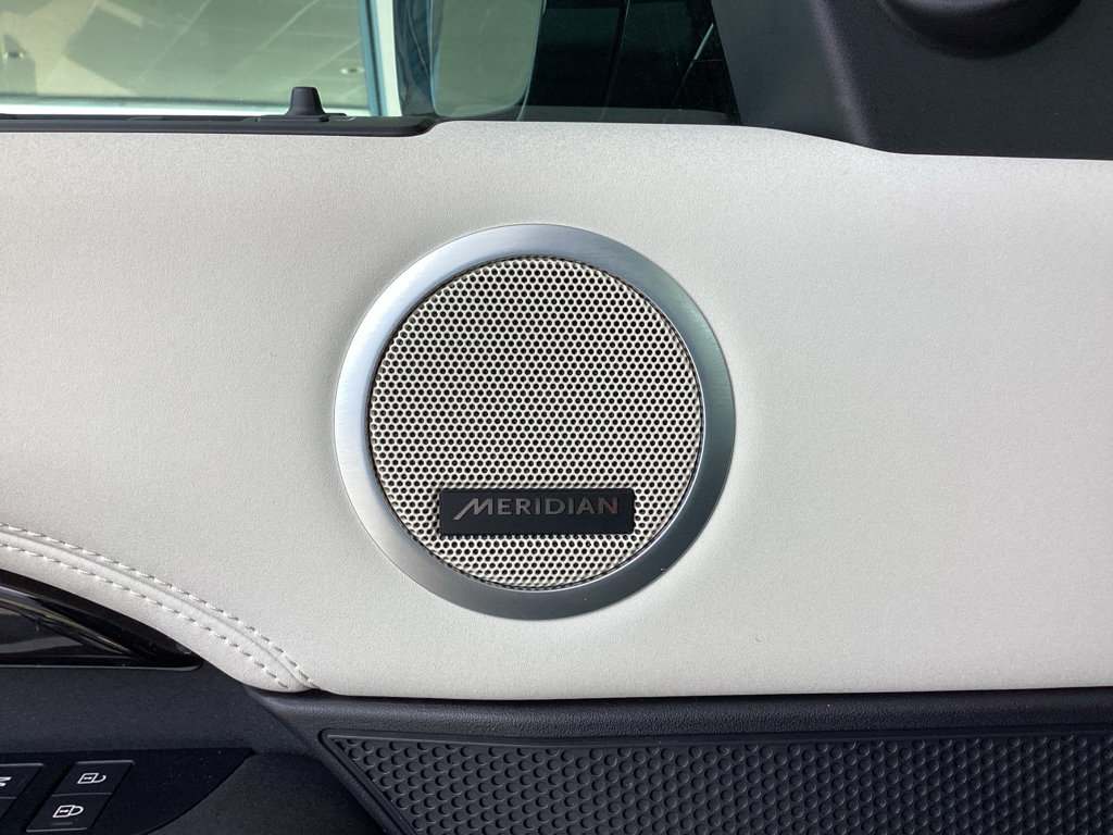 Used 2025 Land Rover Discovery S AWD/4WD image 27