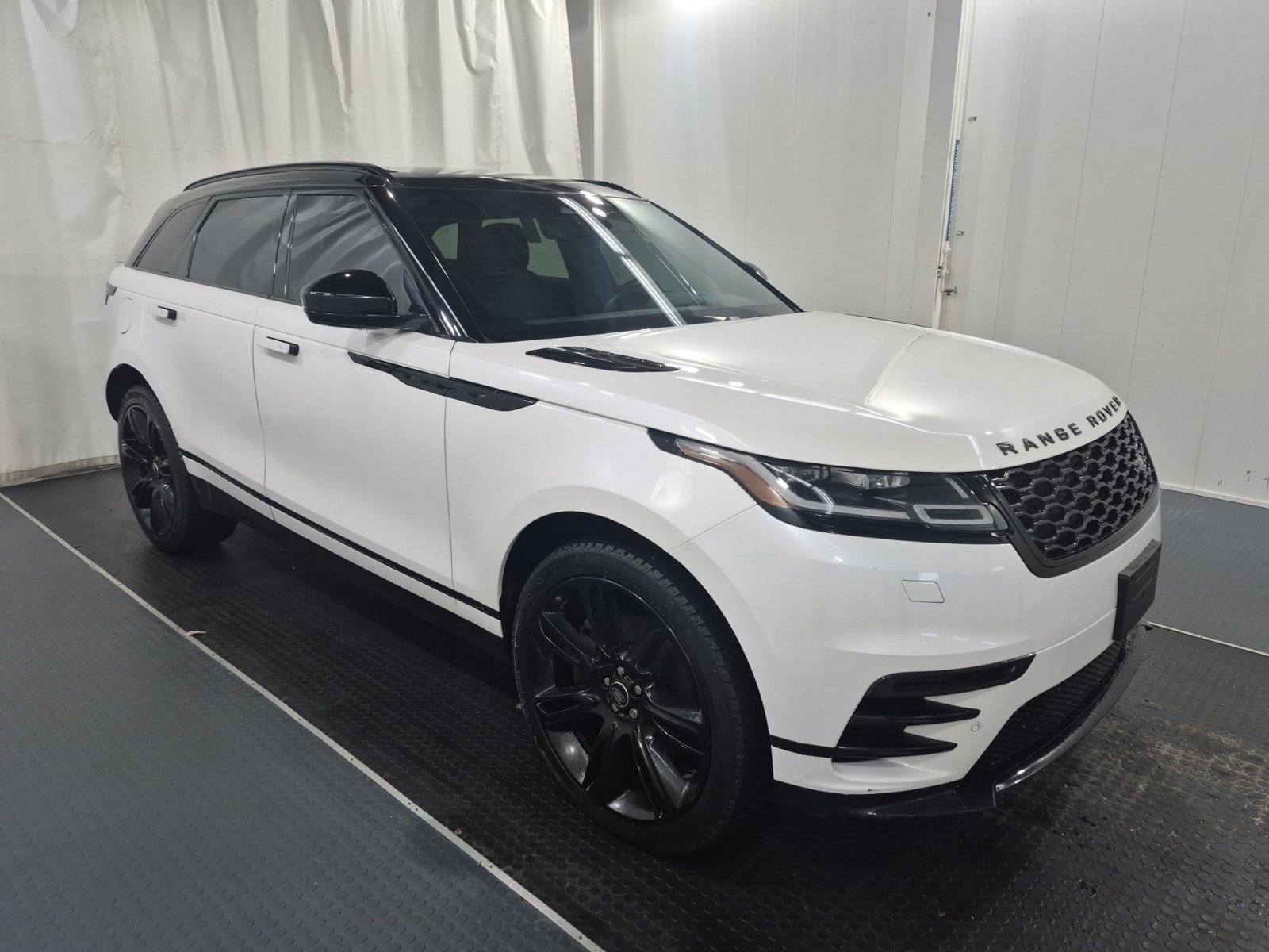 Used 2023 Land Rover Range Rover Velar R-Dynamic S image 5