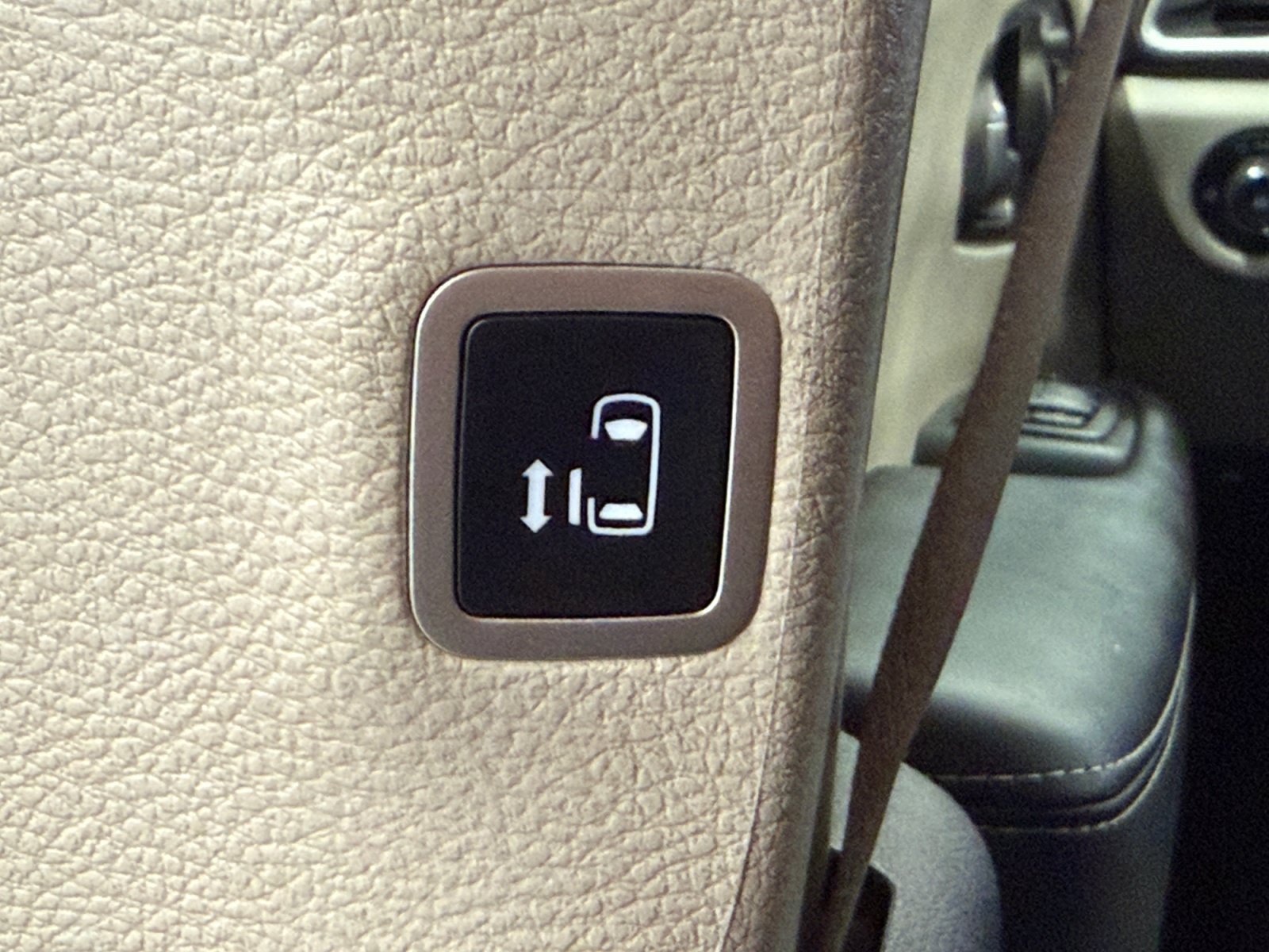 Used 2024 Chrysler Pacifica Touring-L FWD image 40