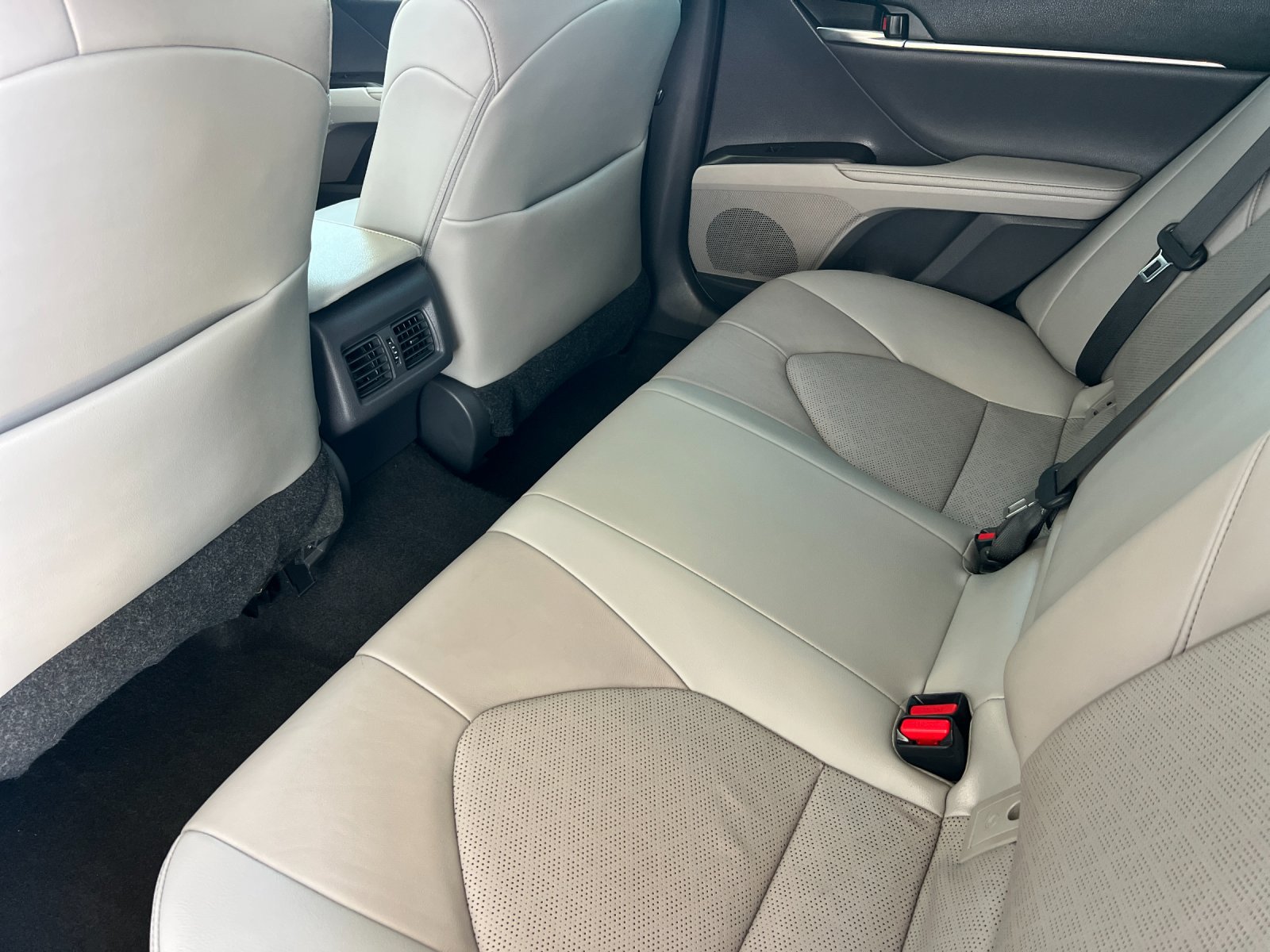 Used 2021 Toyota Camry XSE FWD image 12