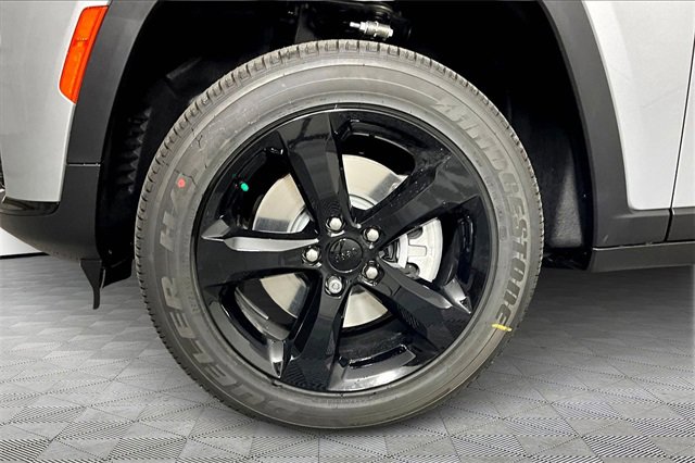 New 2025 Jeep Grand Cherokee L Altitude image 13