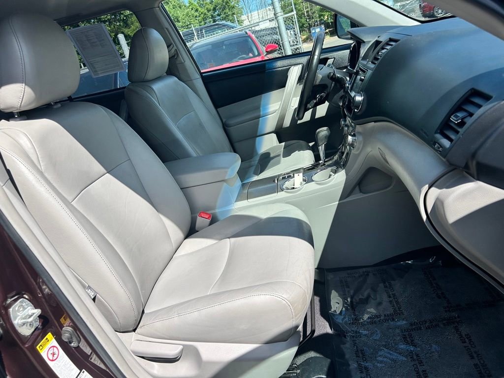 Used 2013 Toyota Highlander SE AWD/4WD image 11