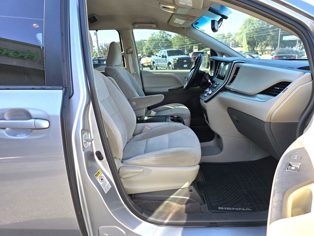 Used 2015 Toyota Sienna LE image 13