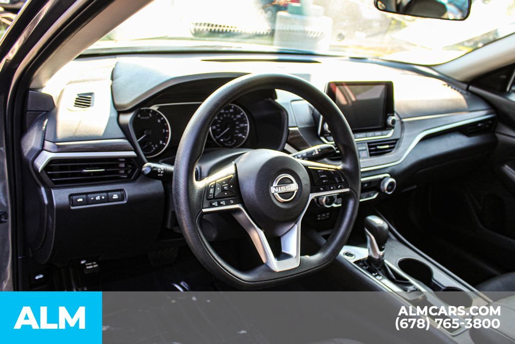 Used 2025 Nissan Altima 2.5 SV FWD image 21