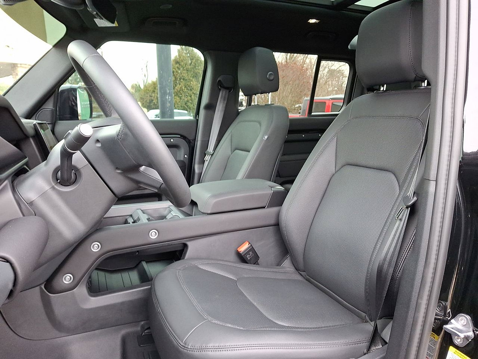 Certified 2025 Land Rover Defender 110 X-Dynamic SE image 17