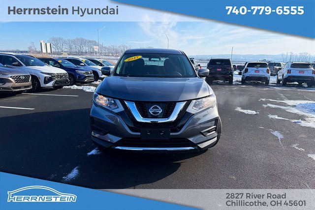 Used 2017 Nissan Rogue S image 2