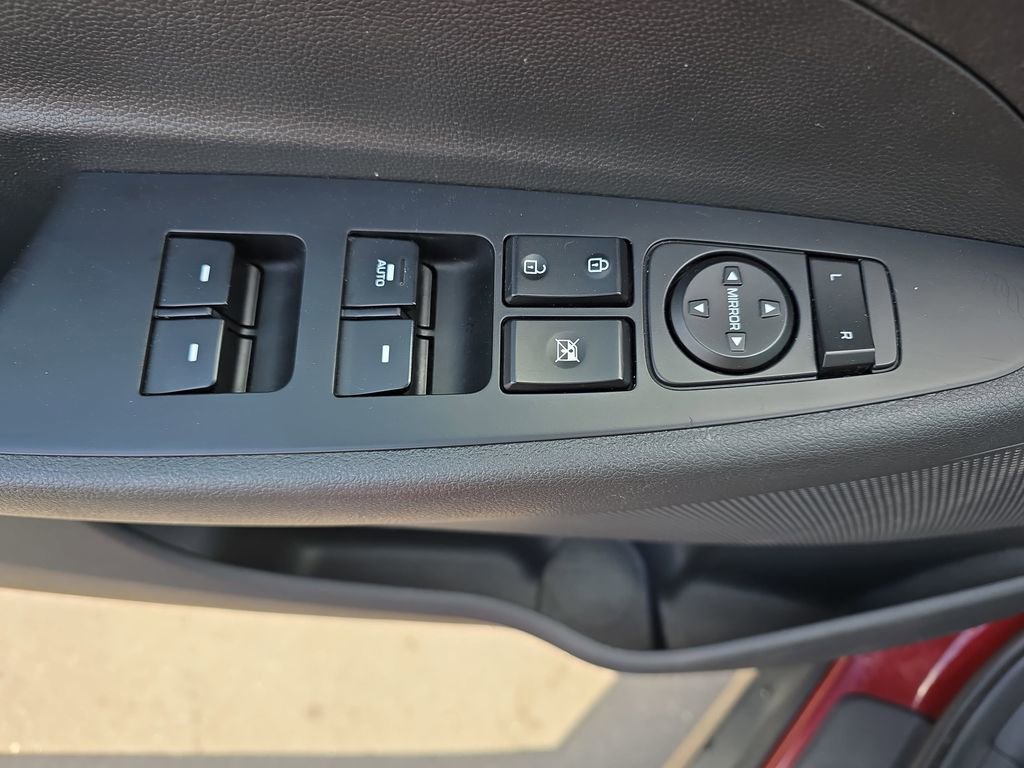Used 2020 Hyundai Tucson Value w/ Winter Weather Package image 30