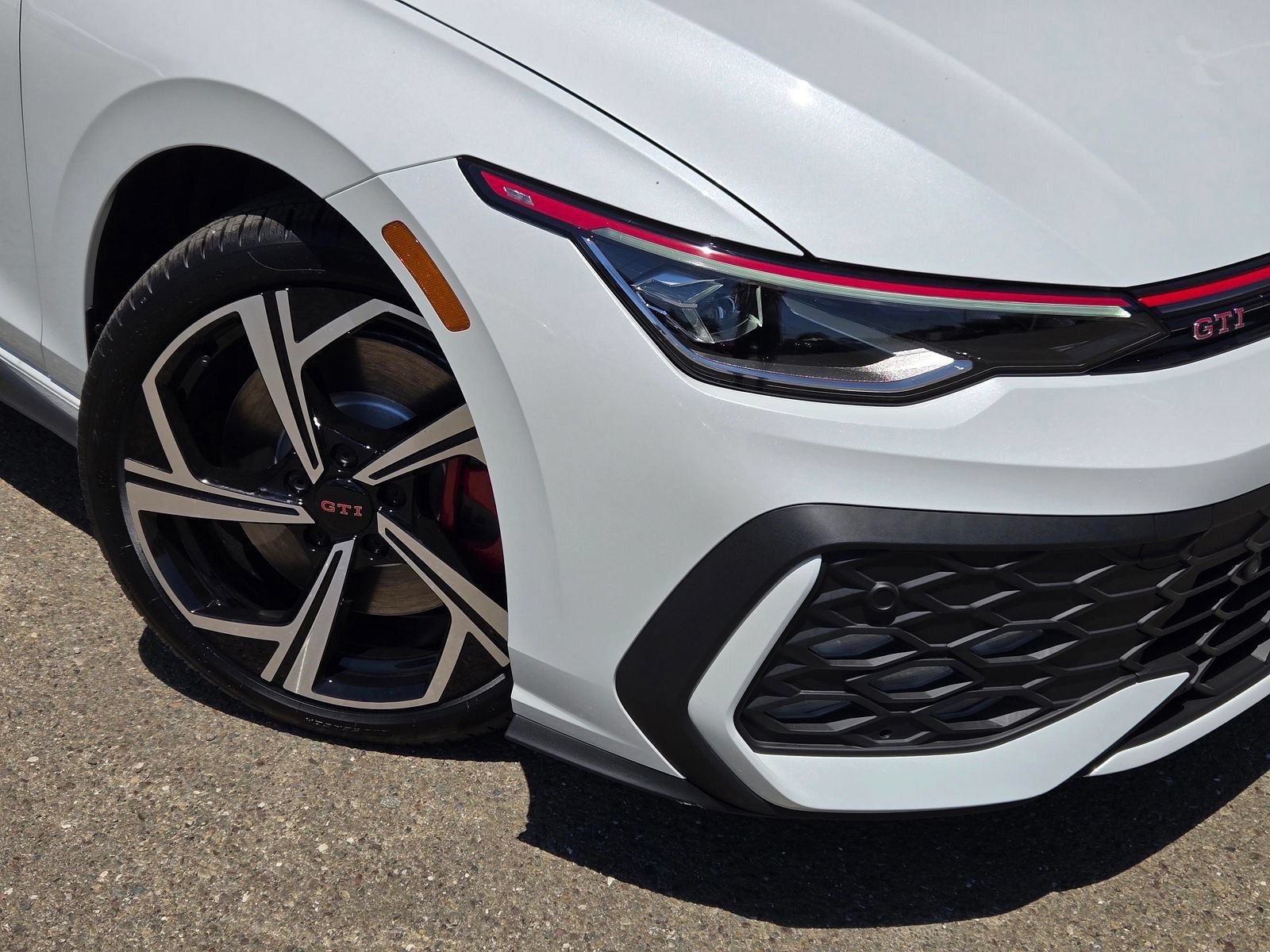 New 2026 Volkswagen GTI SE FWD image 7