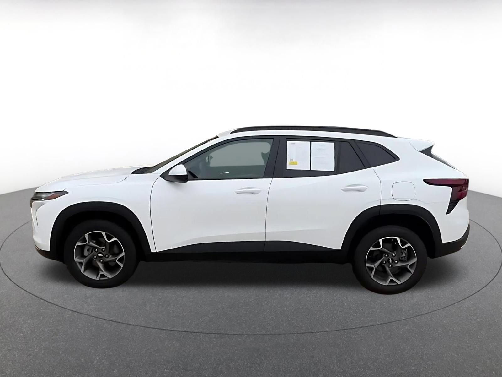 Used 2025 Chevrolet Trax LT w/ LT Convenience Package FWD image 8