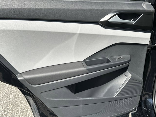 Used 2023 Volkswagen Taos SE w/ Panoramic Sunroof Package image 12