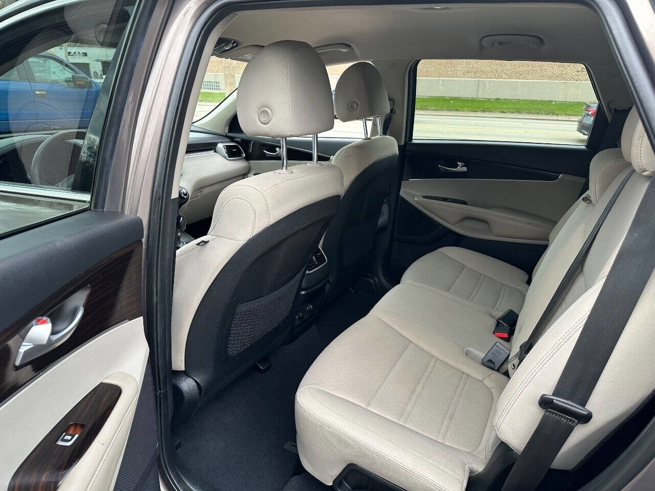 Used 2019 Kia Sorento AWD image 8