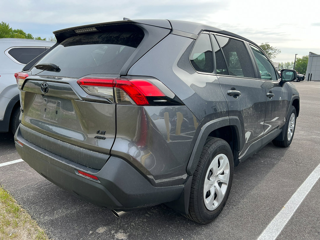 Used 2022 Toyota RAV4 LE AWD/4WD image 5