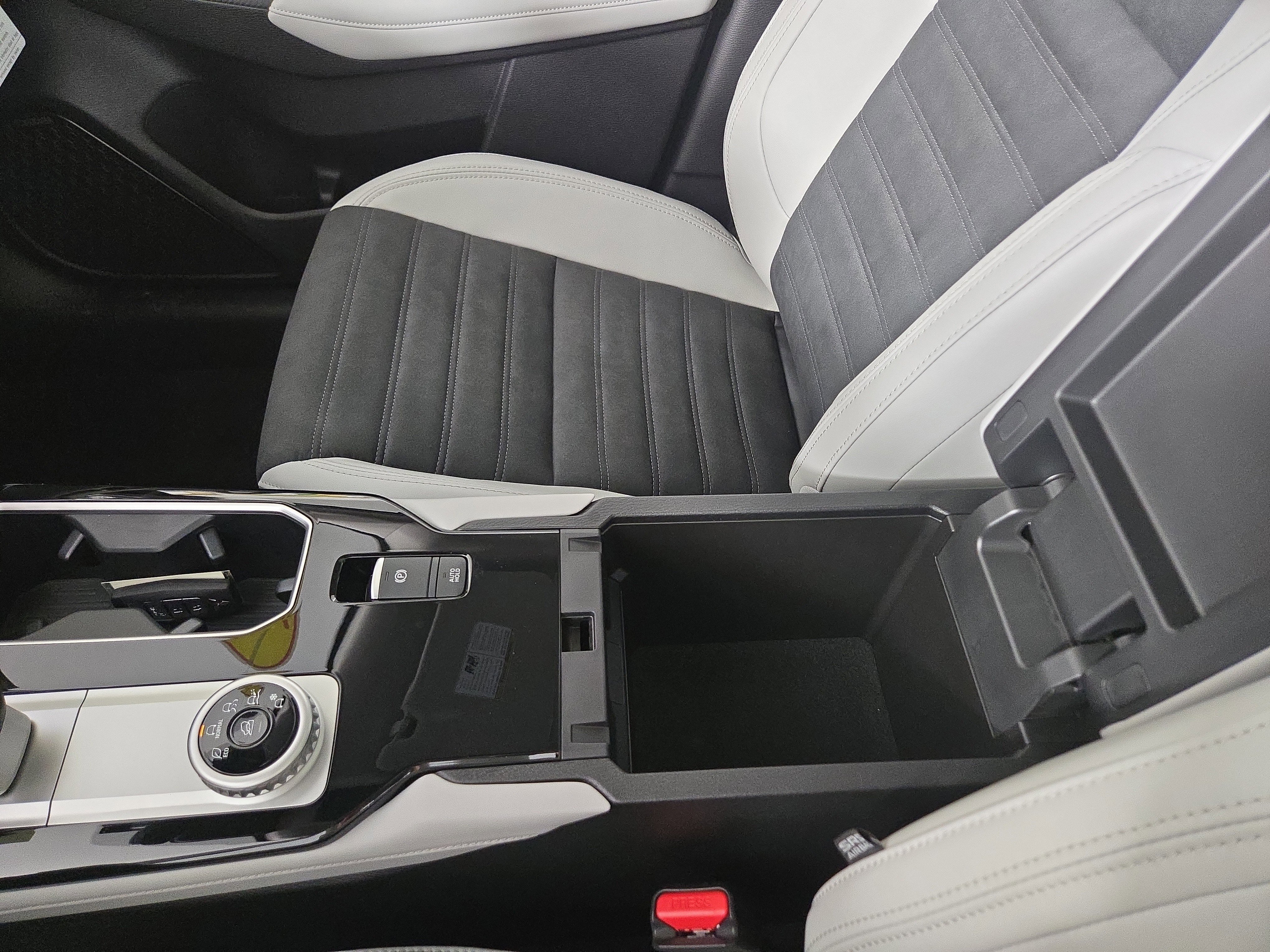 New 2026 Mitsubishi Outlander SE image 31