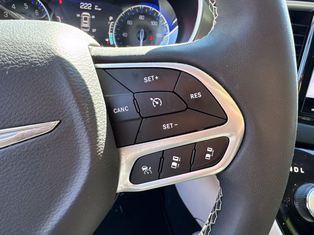 Used 2023 Chrysler Pacifica Touring-L FWD image 19