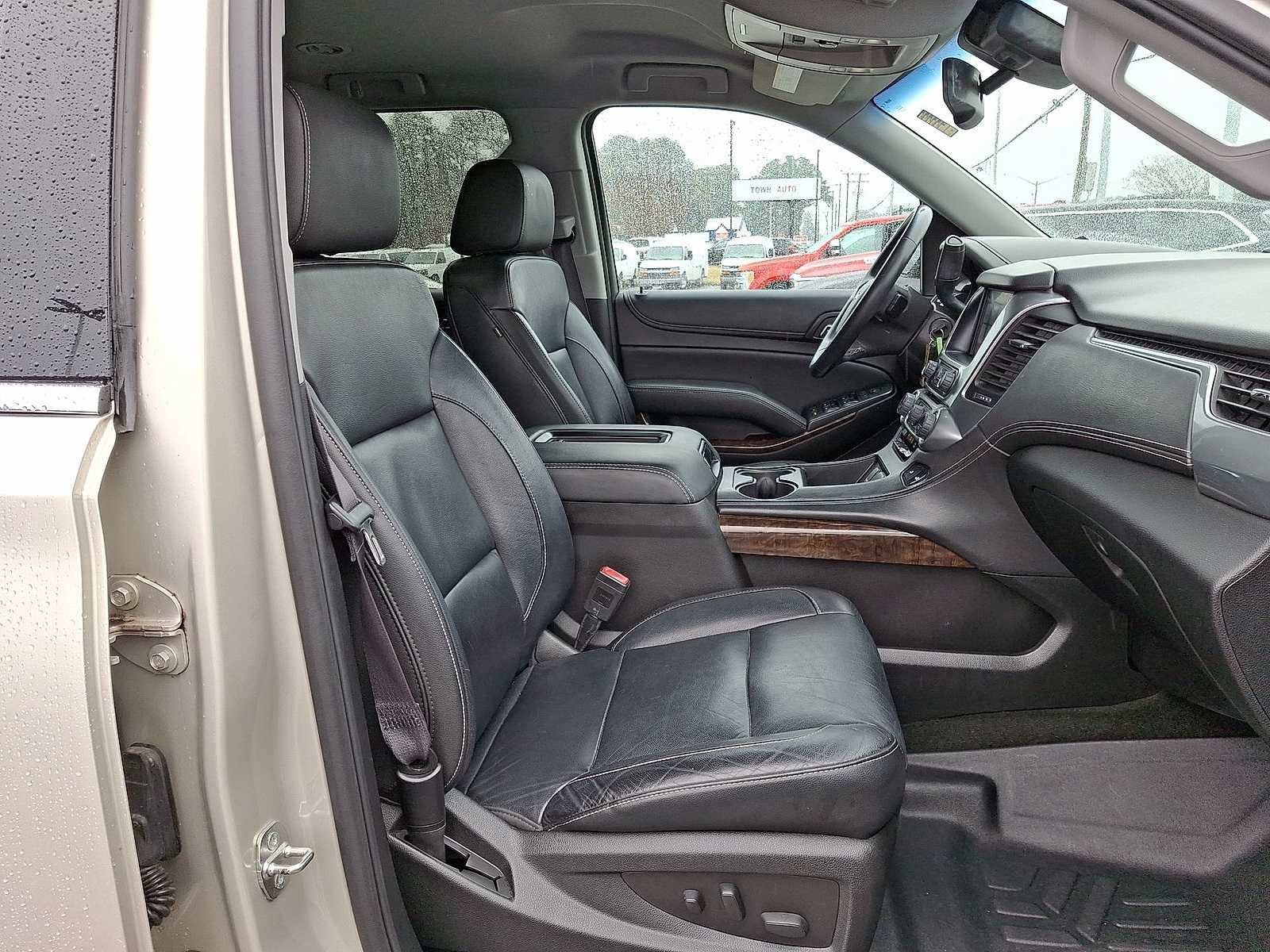 Used 2017 Chevrolet Suburban LT image 32
