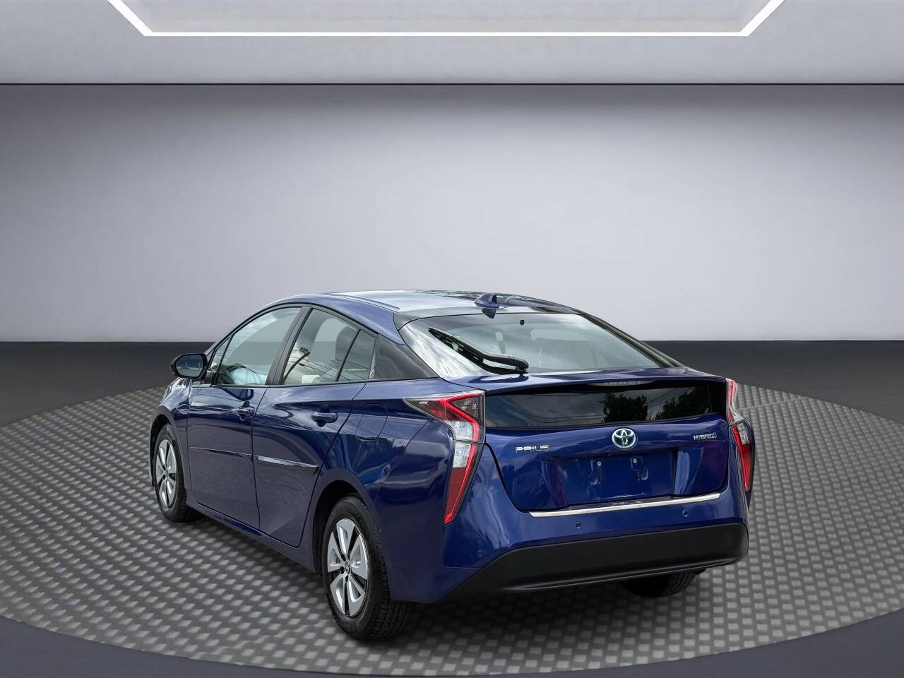 Used 2016 Toyota Prius Four w/ Advanced Technology Package FWD image 4