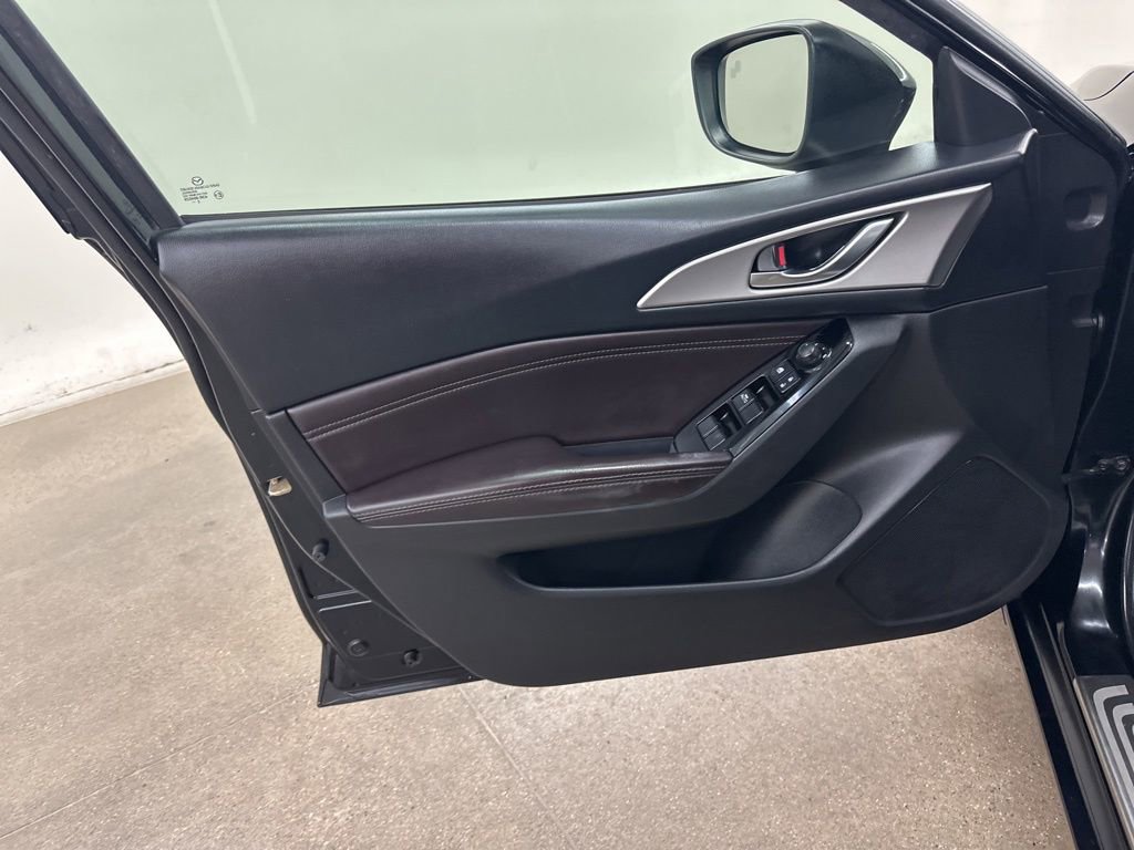 Used 2017 MAZDA MAZDA3 Touring image 31