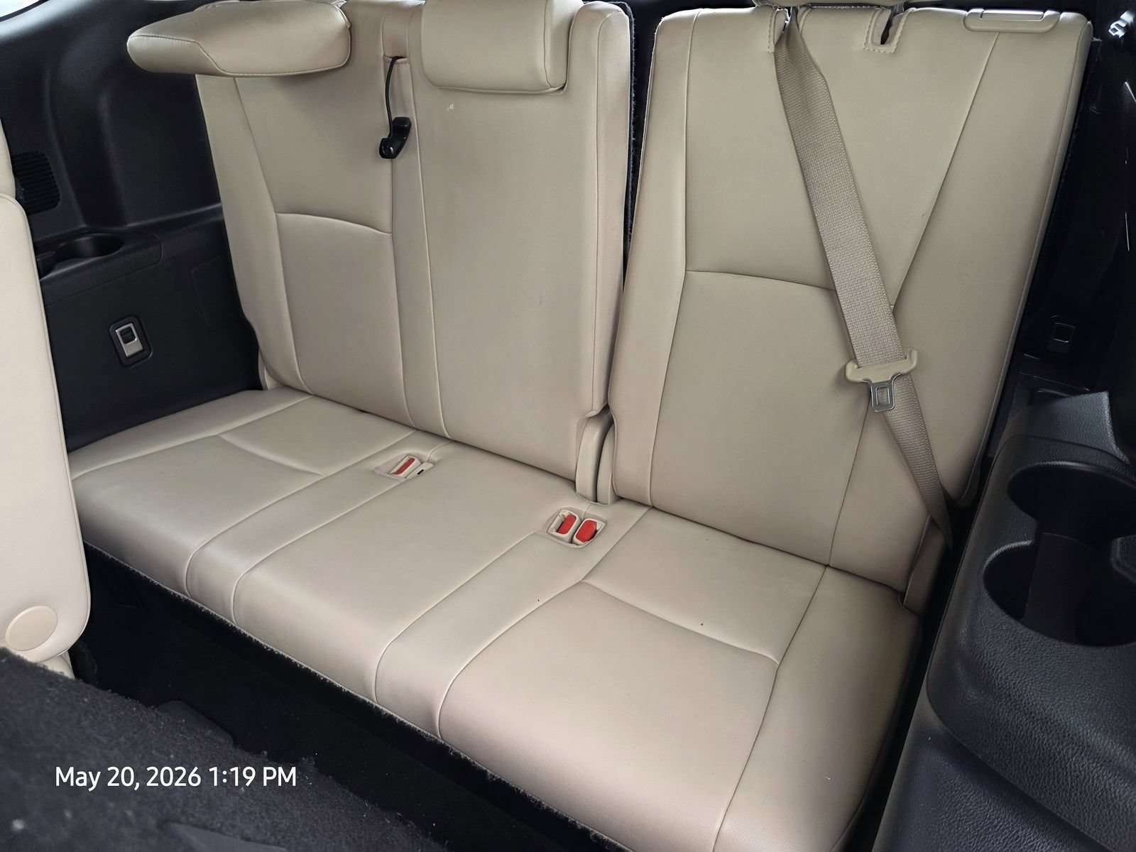 Used 2021 Toyota Highlander XLE FWD image 19