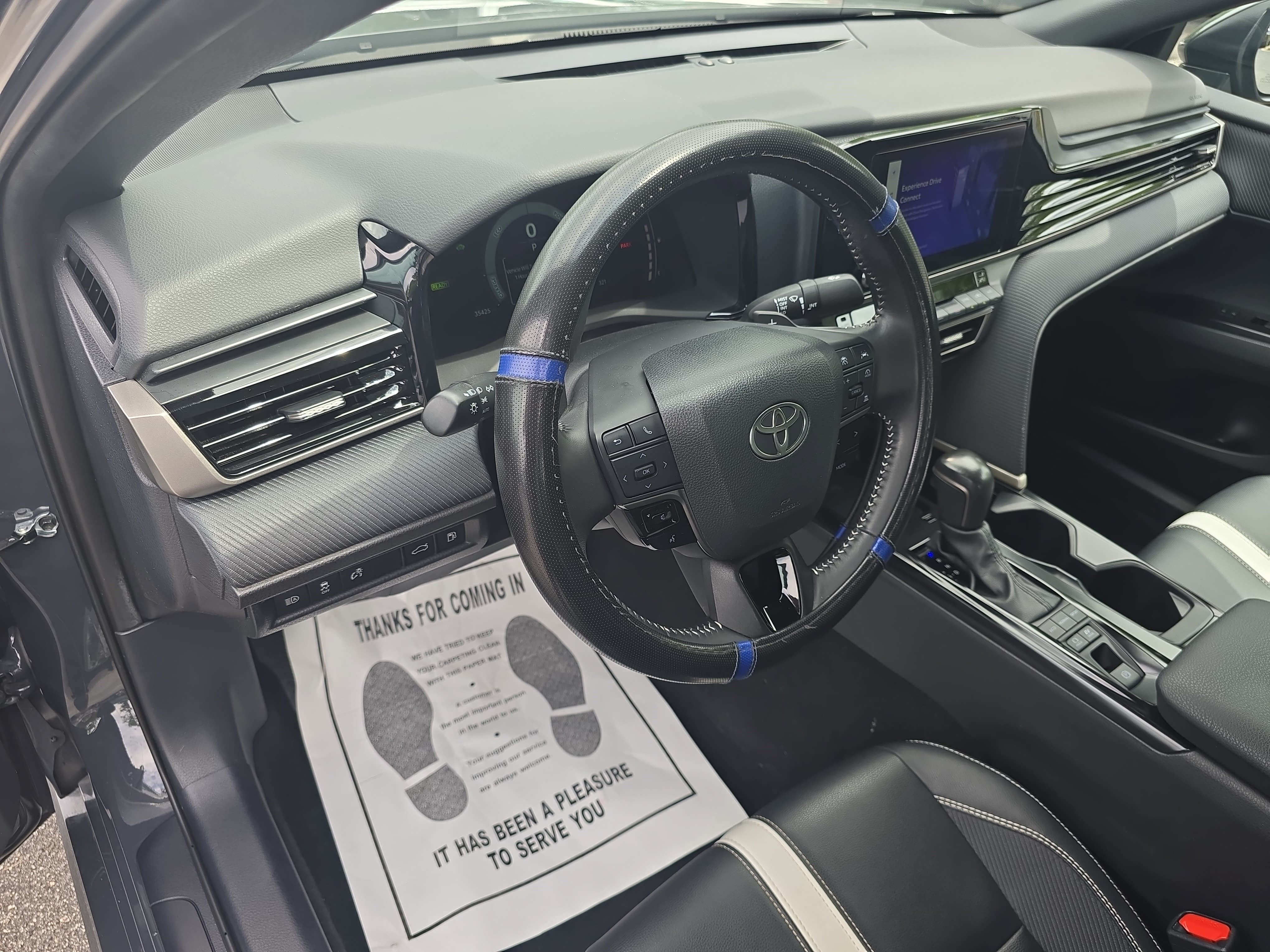 Used 2025 Toyota Camry SE w/ Convenience Package FWD image 15