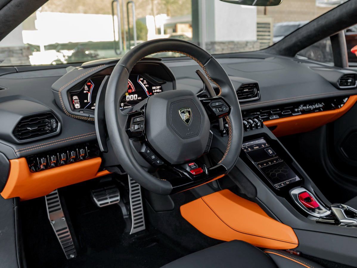 Used 2020 Lamborghini Huracan EVO image 18