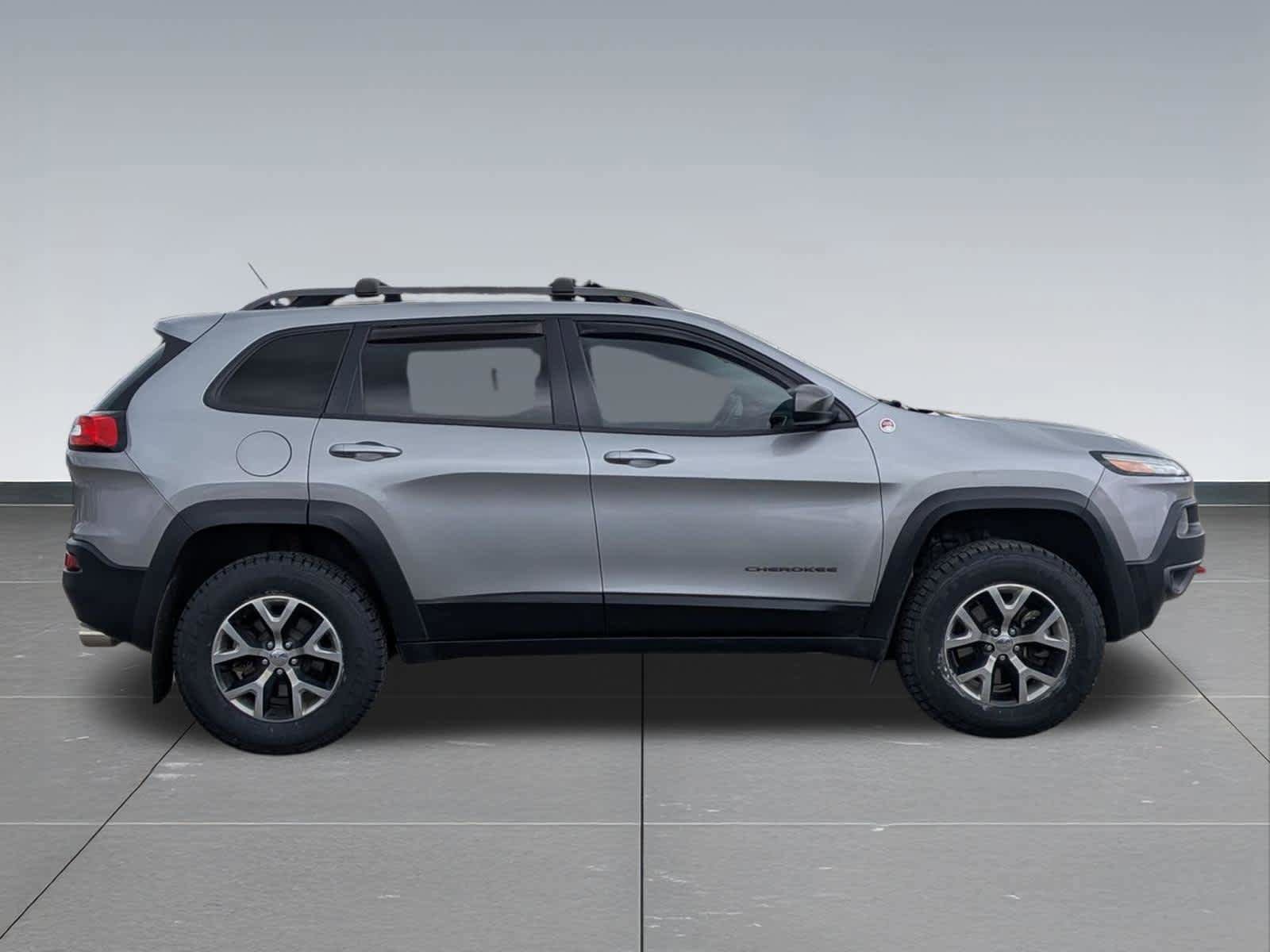 Used 2015 Jeep Cherokee Trailhawk w/ Leather Interior Group AWD/4WD image 7