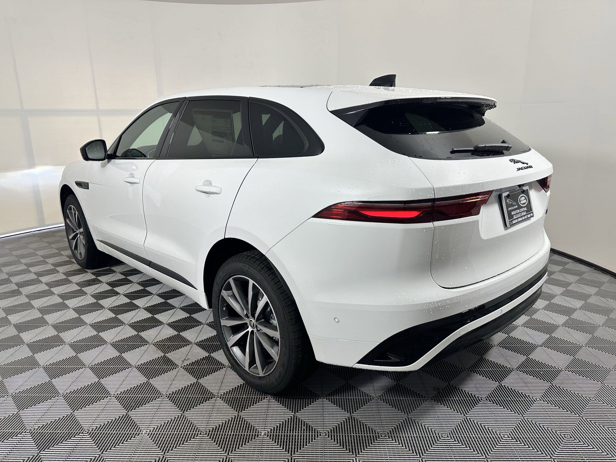 Used 2026 Jaguar F-PACE R-Dynamic S AWD/4WD image 3
