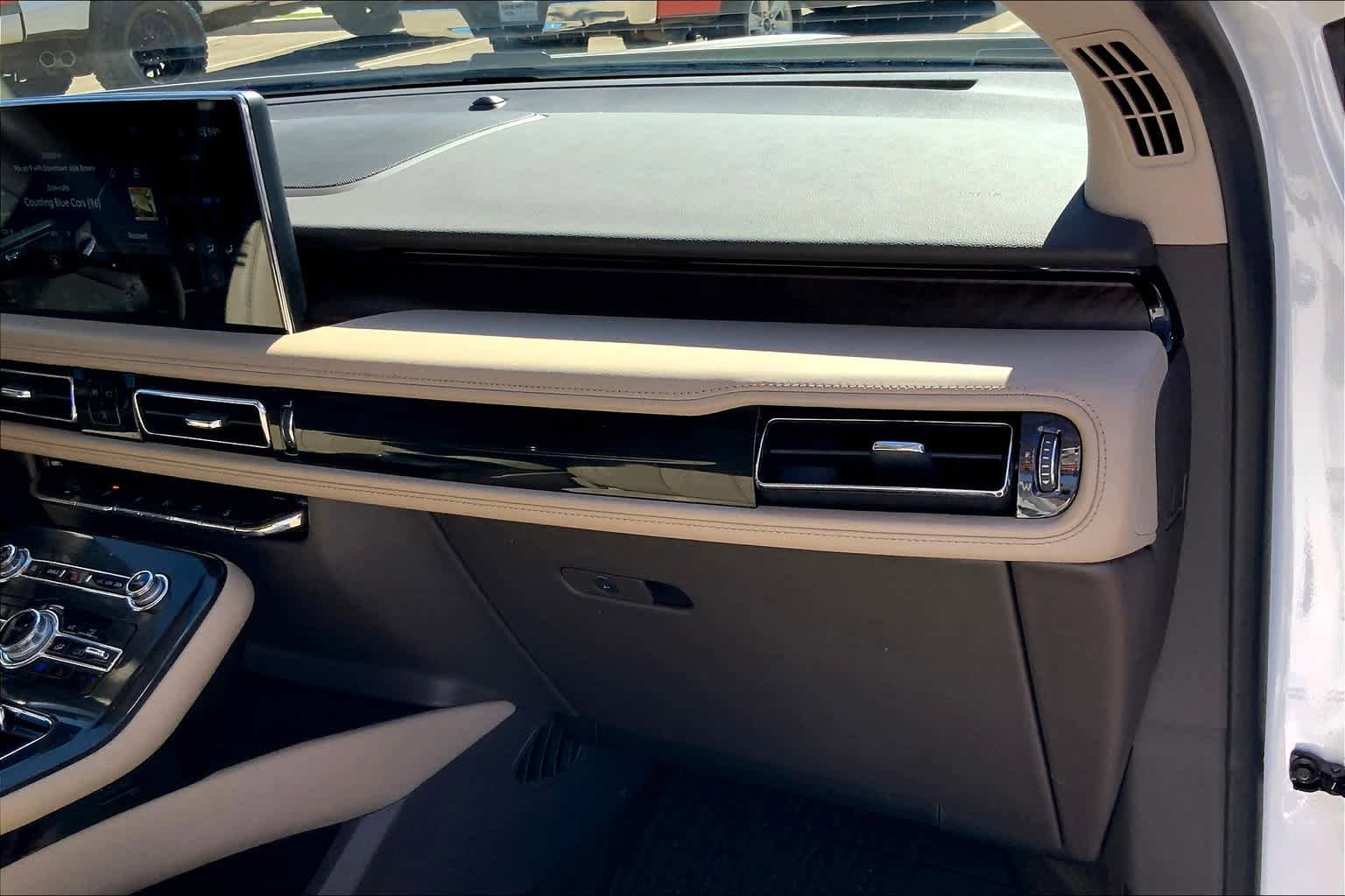 Used 2022 Lincoln Nautilus Reserve FWD image 19