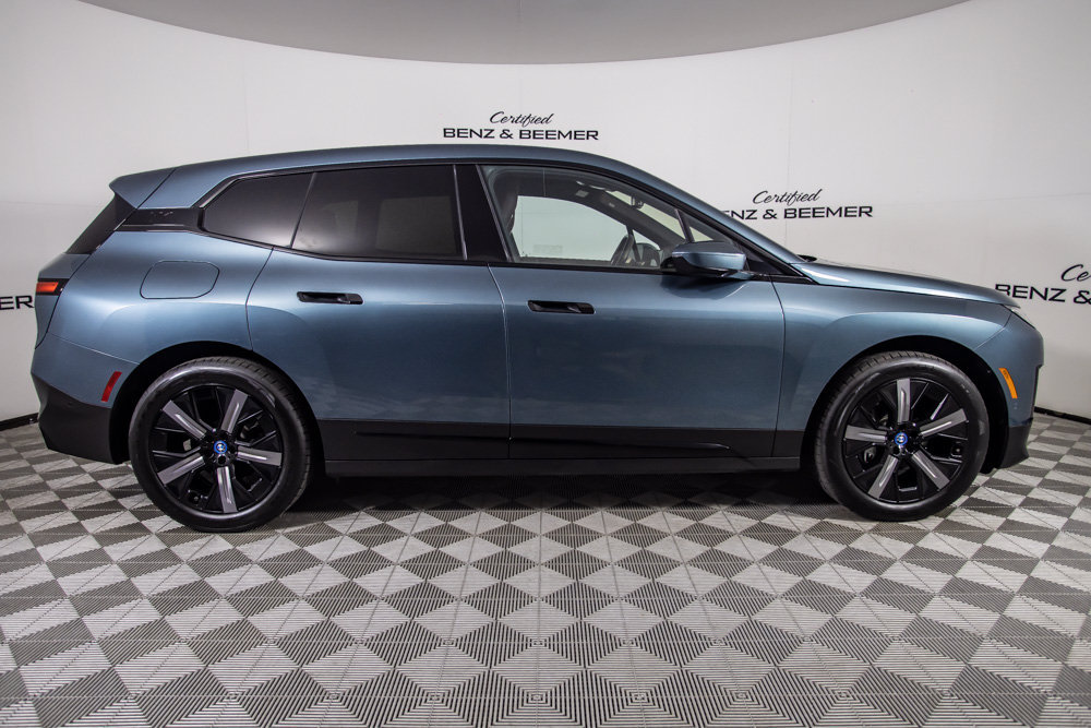 Used 2023 BMW iX xDrive50 AWD/4WD image 3