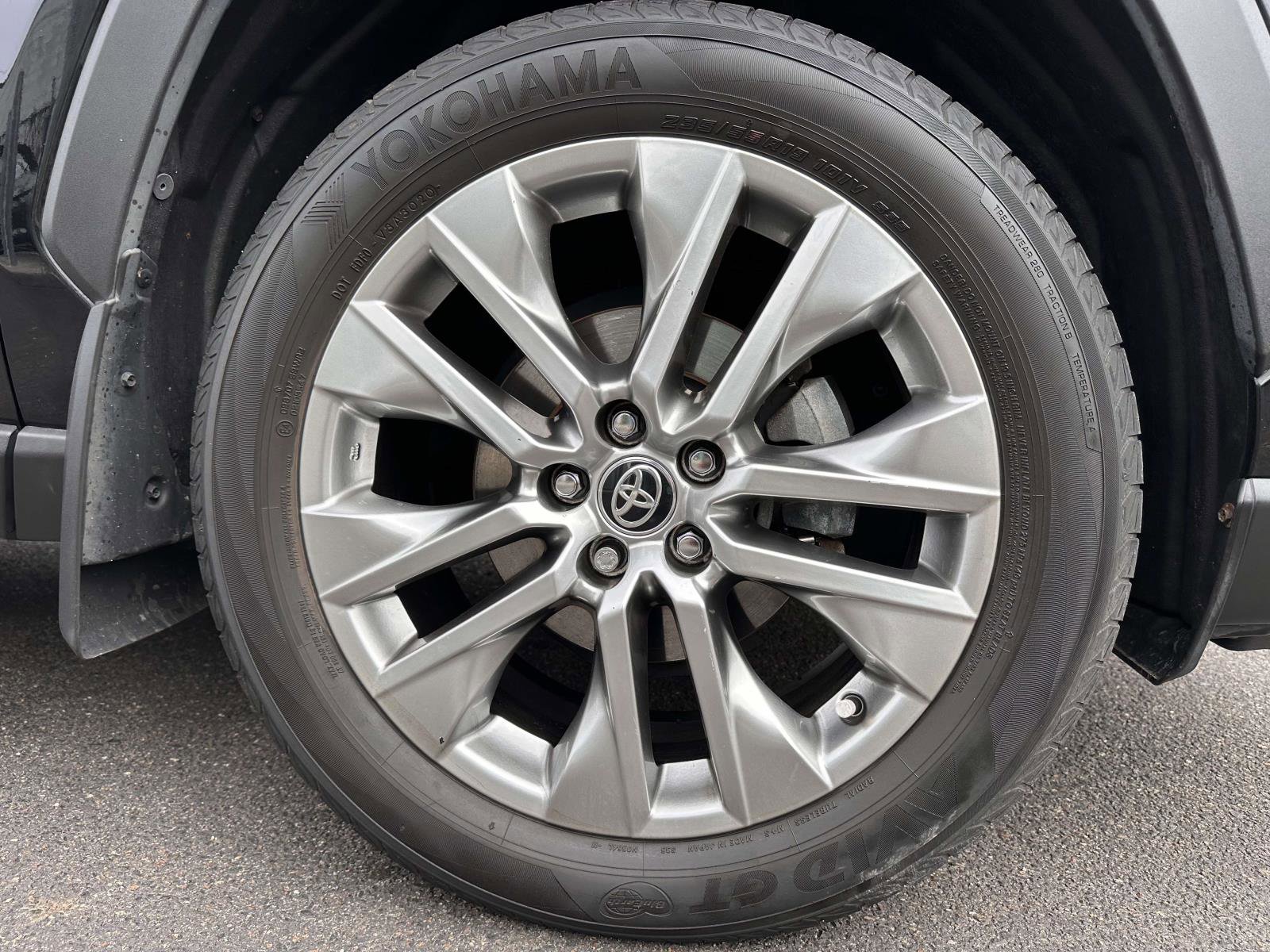 Used 2021 Toyota RAV4 XLE Premium AWD/4WD image 7