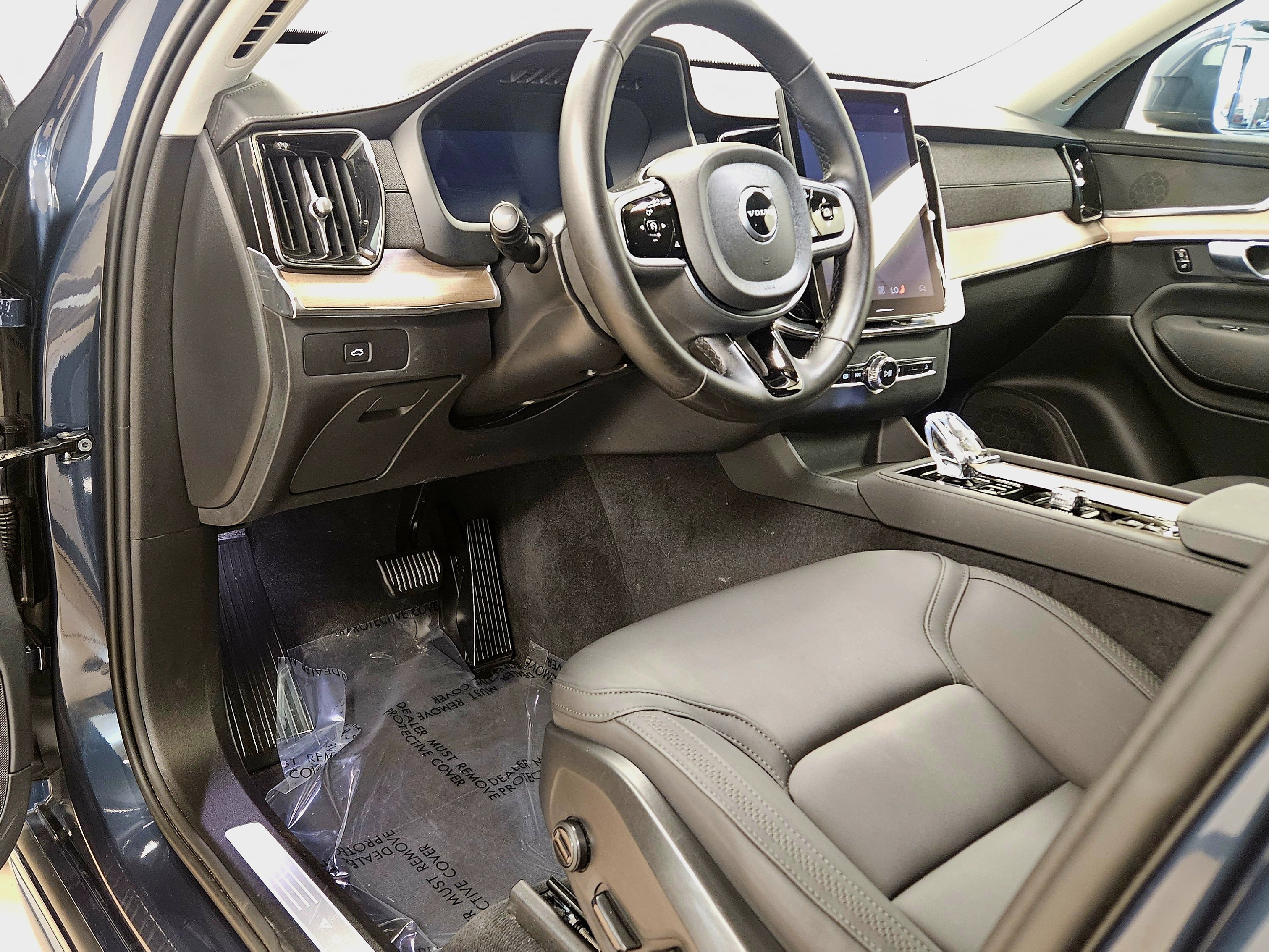 Used 2025 Volvo XC90 B6 Plus image 43