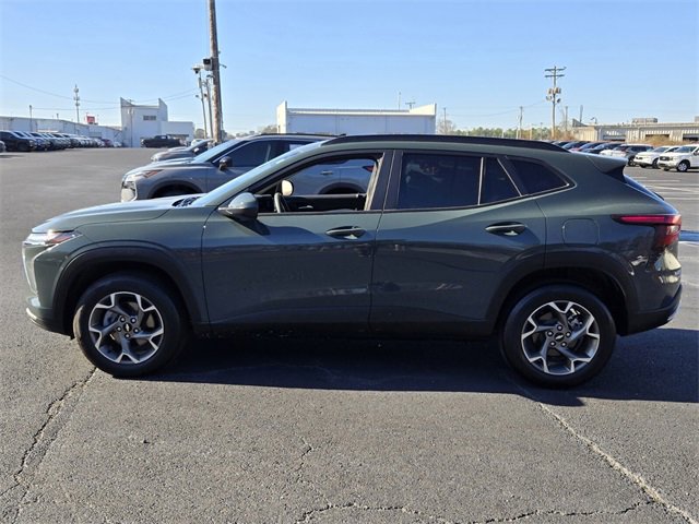 Used 2025 Chevrolet Trax LT image 4