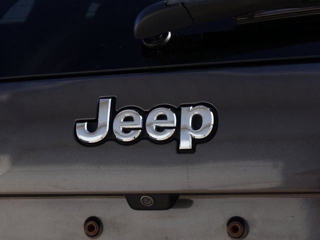 Used 2019 Jeep Cherokee Limited image 17