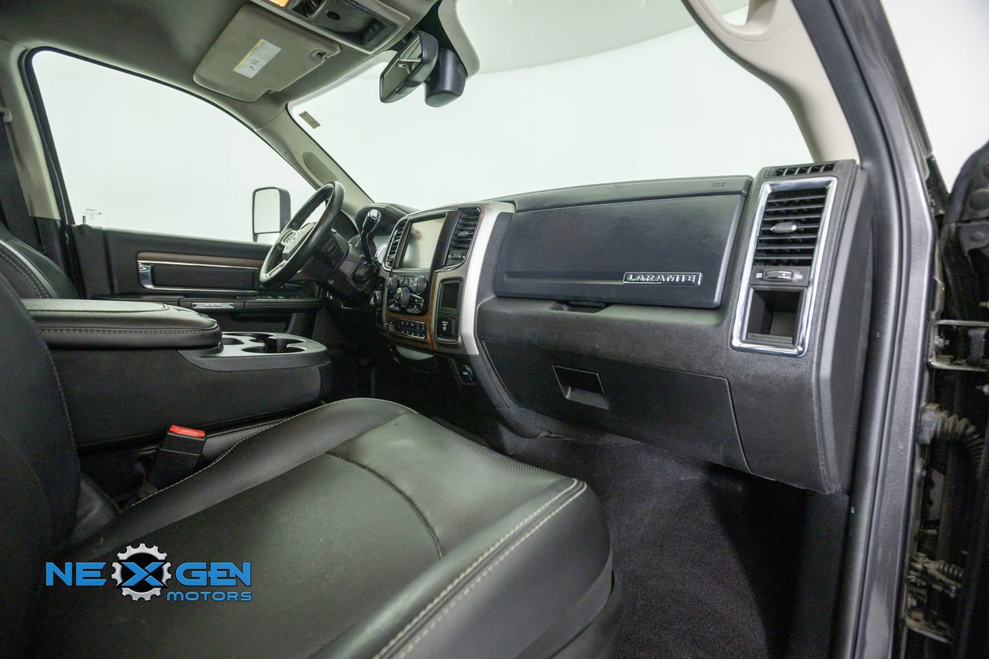 Used 2016 RAM 2500 Laramie w/ Sport Appearance Group AWD/4WD image 39
