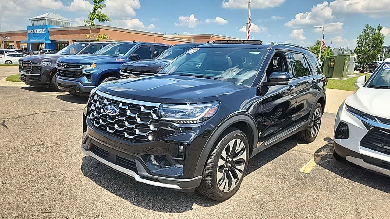 Used 2025 Ford Explorer Platinum w/ LUX Leather Package AWD/4WD image 2