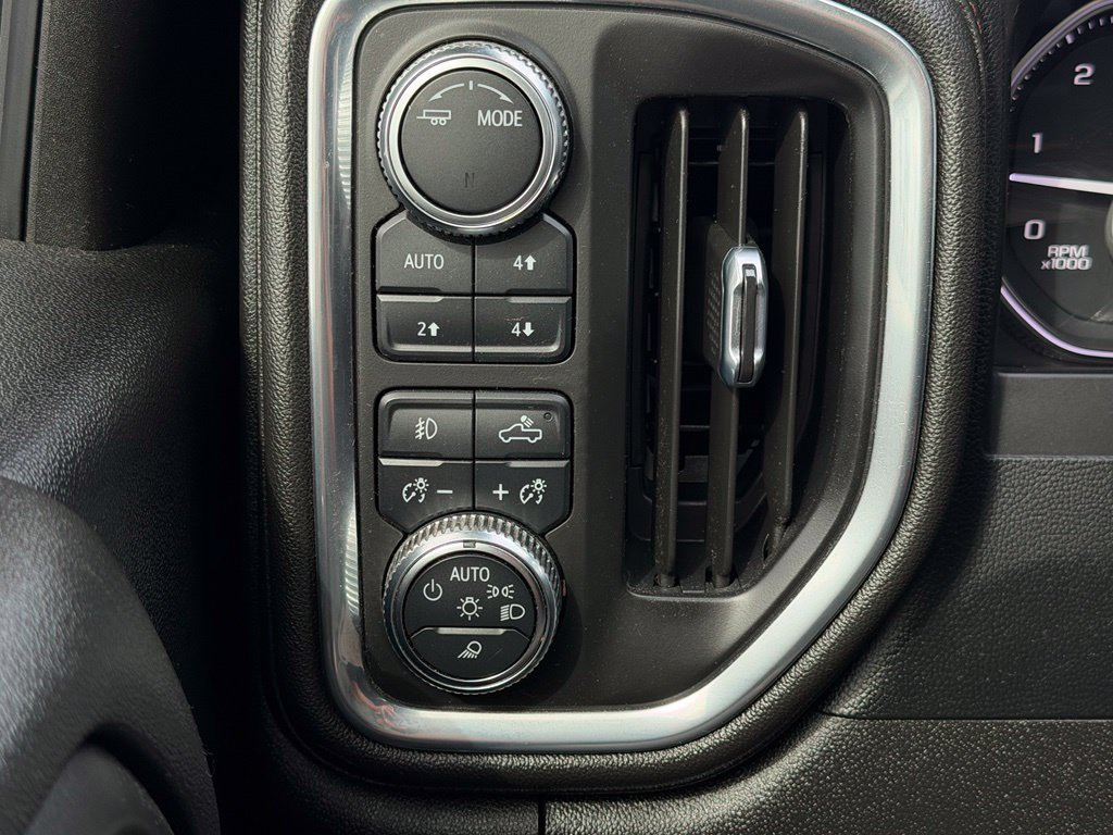 Used 2022 GMC Sierra 2500 AT4 w/ AT4 Preferred Package AWD/4WD image 26