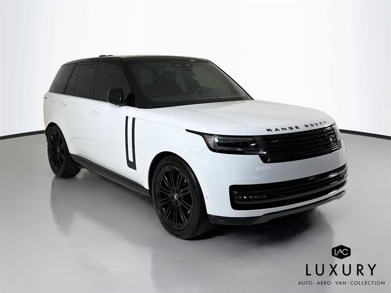 Used 2024 Land Rover Range Rover SE AWD/4WD image 3