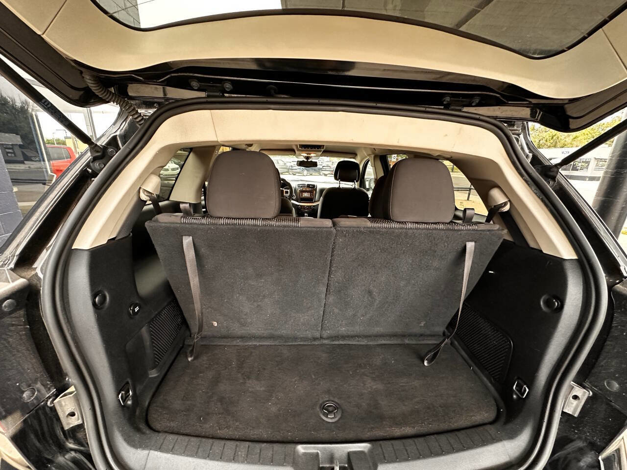 Used 2017 Dodge Journey SE w/ Flexible Seating Group FWD image 12