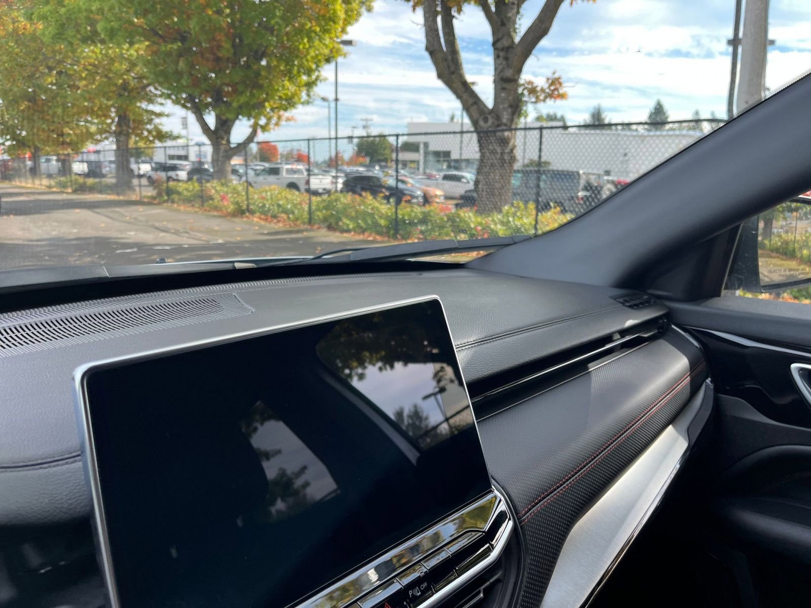 Used 2025 Jeep Compass Trailhawk w/ Trailer Tow Group image 35