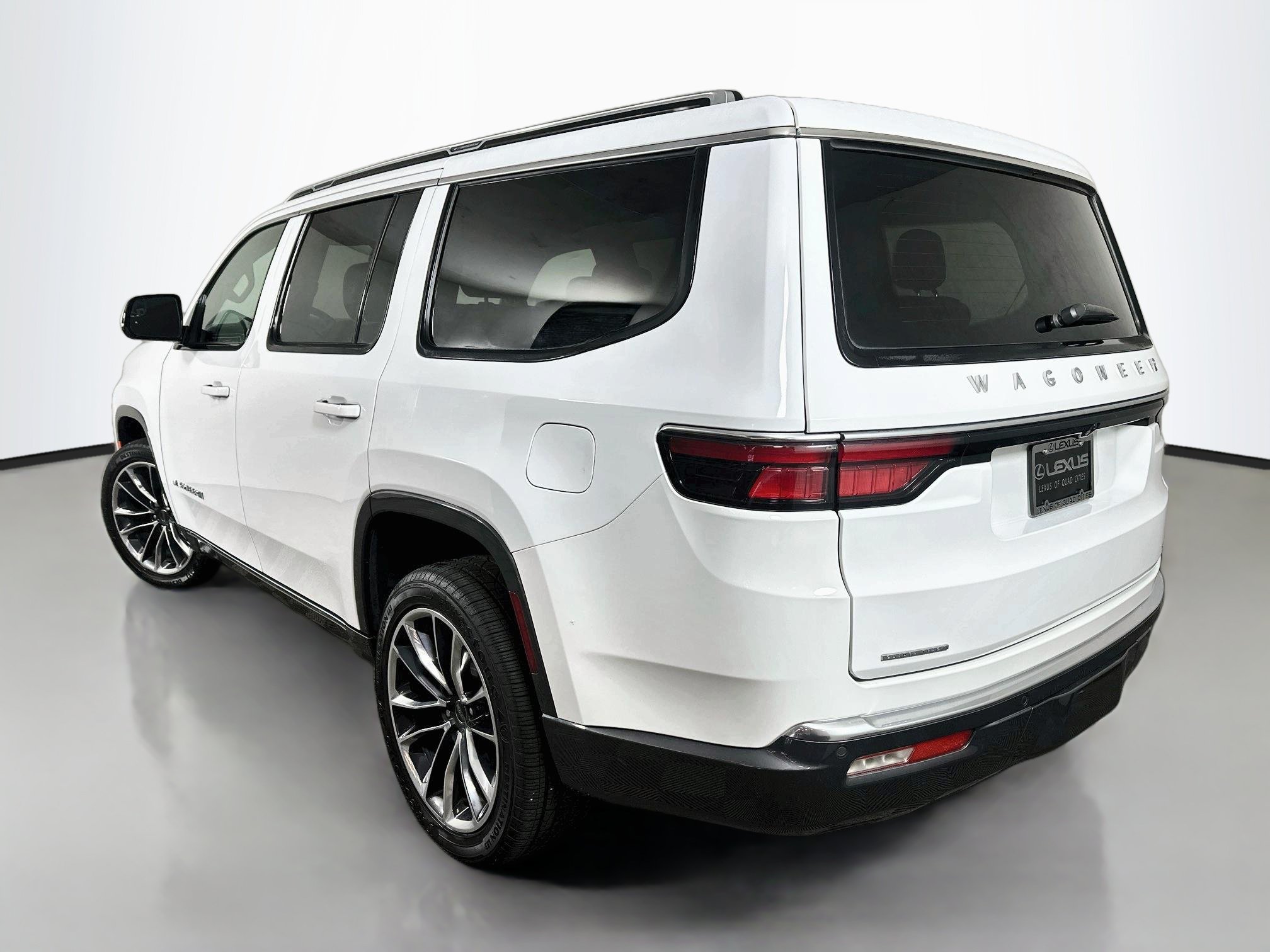 Used 2022 Jeep Wagoneer Series III w/ Premium Group I AWD/4WD image 5