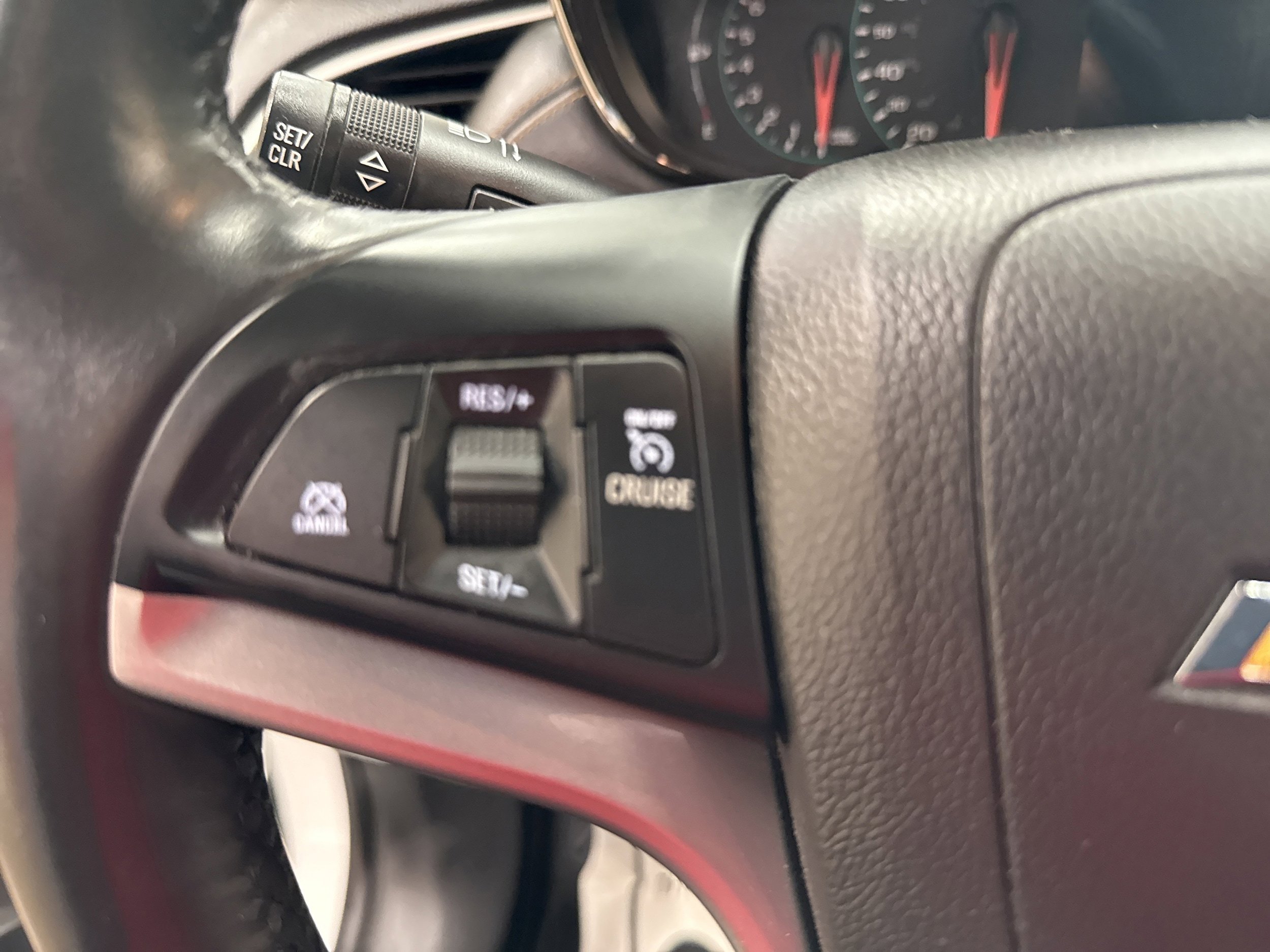 Used 2018 Chevrolet Trax LT w/ LT Convenience Package AWD/4WD image 38