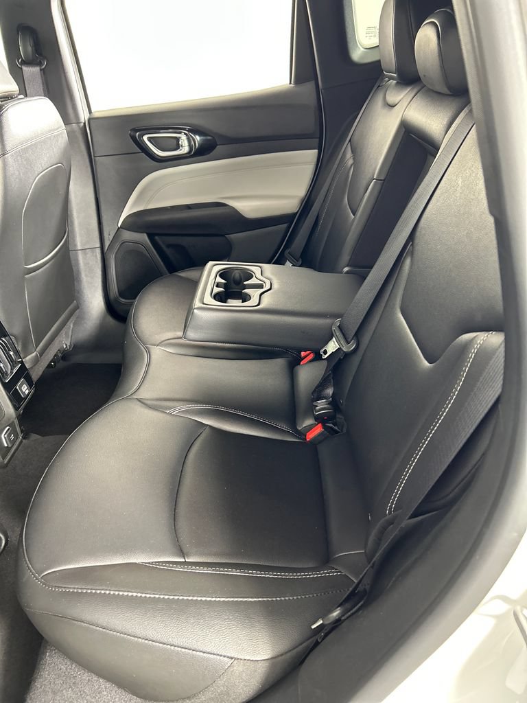 Used 2025 Jeep Compass Limited AWD/4WD image 17