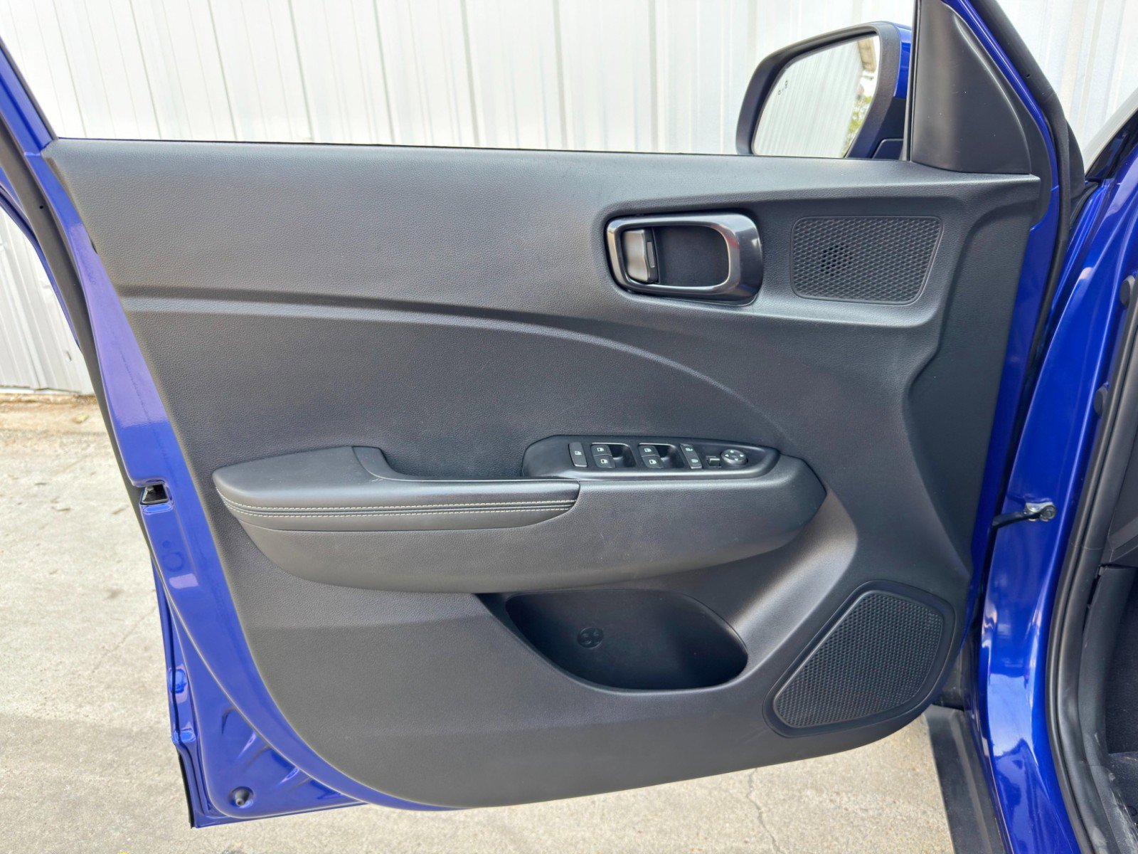 Used 2022 Hyundai Venue Limited w/ Cargo Package image 37