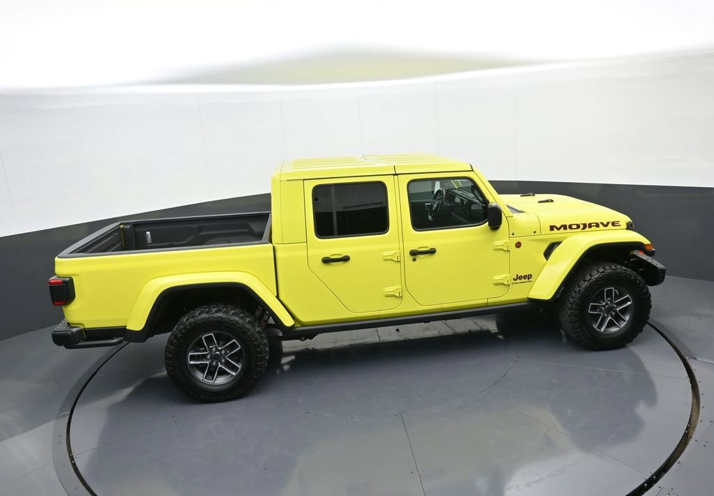 Used 2024 Jeep Gladiator Mojave AWD/4WD image 35