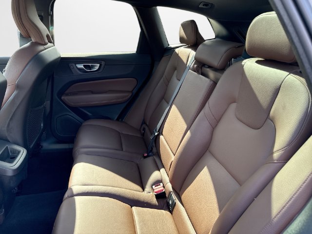Certified 2024 Volvo XC60 B5 Plus w/ Protection Package Premier AWD/4WD image 29